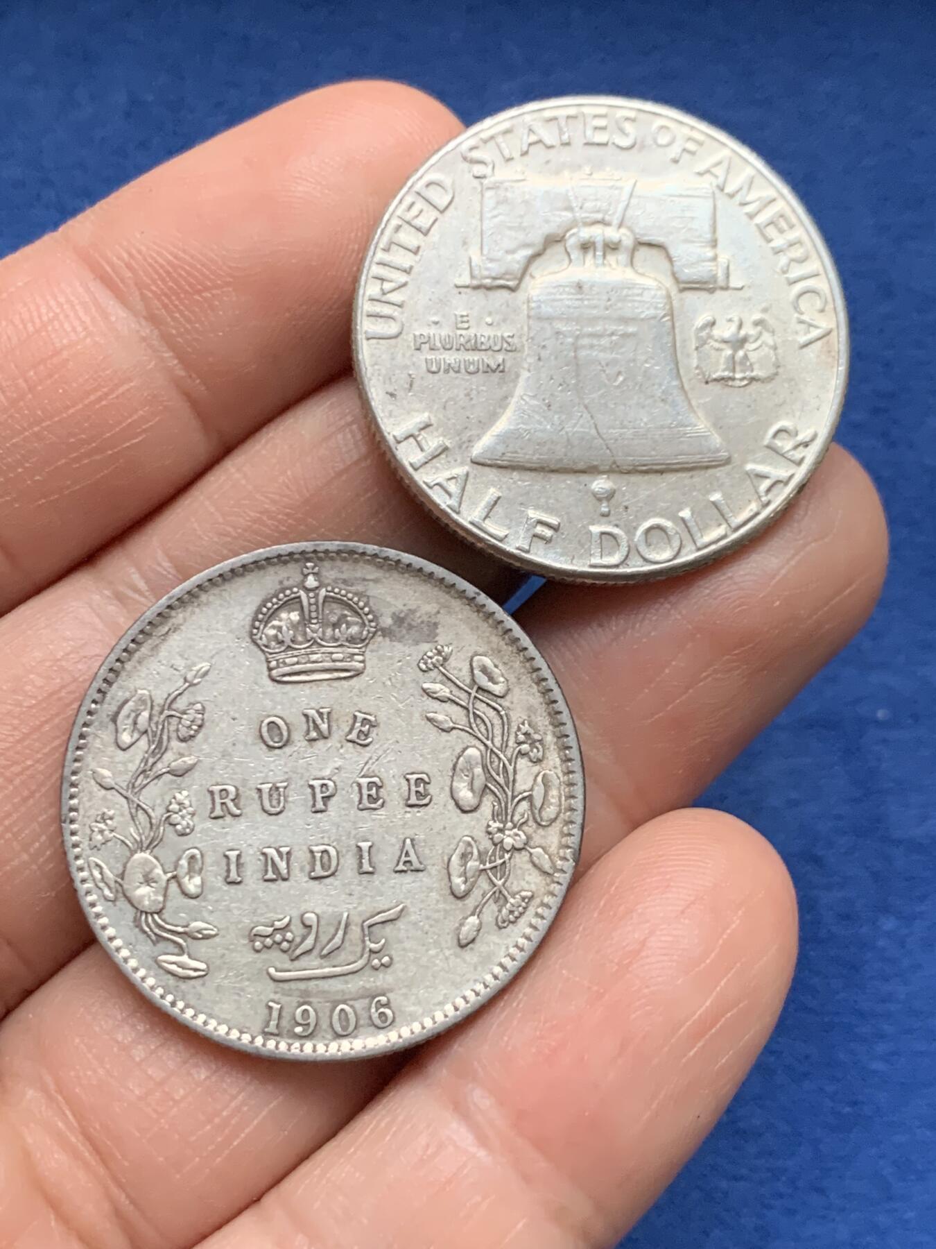 《竞宝斋》第481场 周日，周一 2场连拍 （全场包邮）20级店铺 欢迎送拍 两枚一组 1906年英属印度爱德华七世卢比银币+1963年美国富兰克林半美元银币