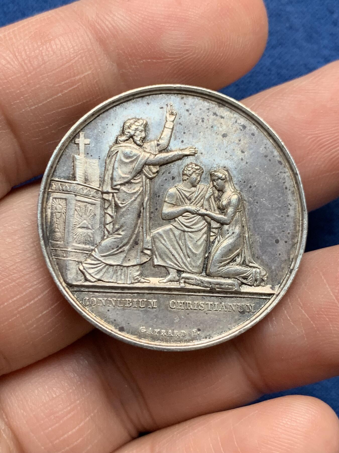 《竞宝斋》第481场 周日，周一 2场连拍 （全场包邮）20级店铺 欢迎送拍 法国1849年结婚纪念银章 33.2mm 16.75克 手指银标