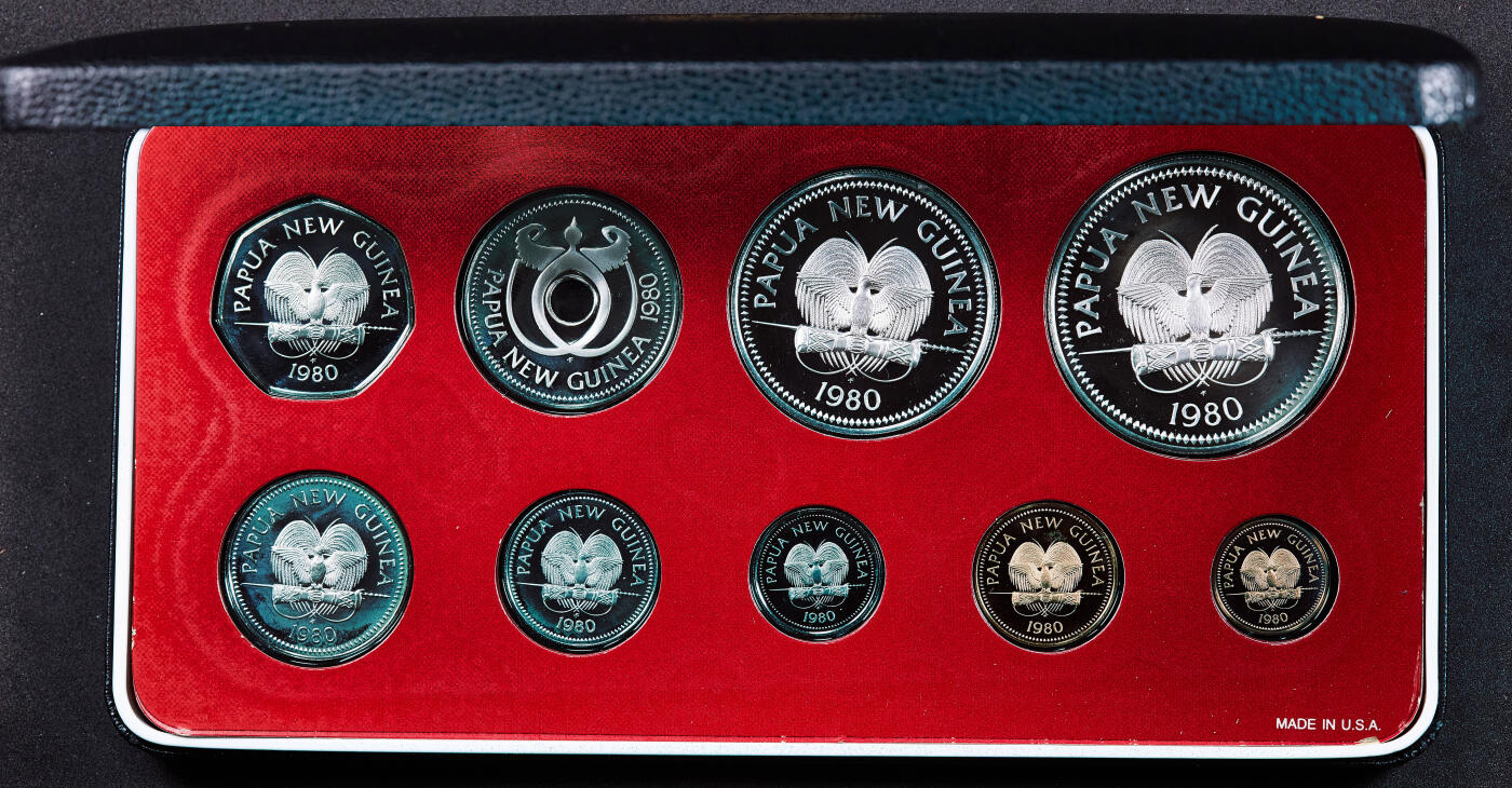 【俄甄集藏】满园春色-2026年(051)04-22星期三 晚 19:30 全场包邮 巴布亚新几内亚1980年1托伊-10基纳精制硬币9枚全套，原盒证，其中5基纳重27.6克，500银；10基纳重41.6克，925银，含纯银共52.28克，发行量2125套