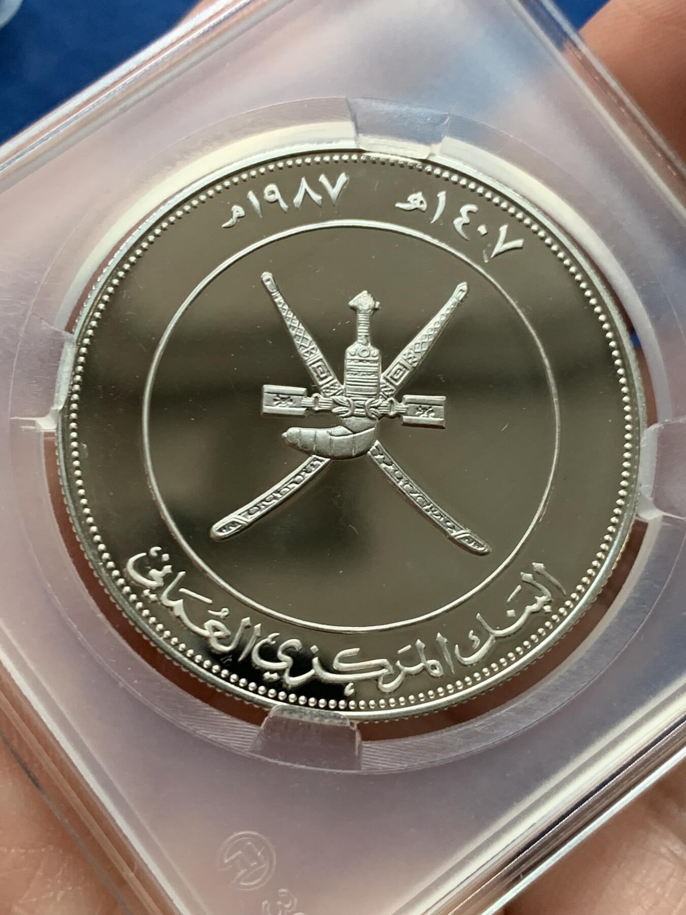 《竞宝斋》第481场 周日，周一 2场连拍 （全场包邮）20级店铺 欢迎送拍 阿曼1987年WWF-韦罗之鹰2.5里亚尔精制银币 ，重28克，925银，少见品种，打制细腻，意境优美