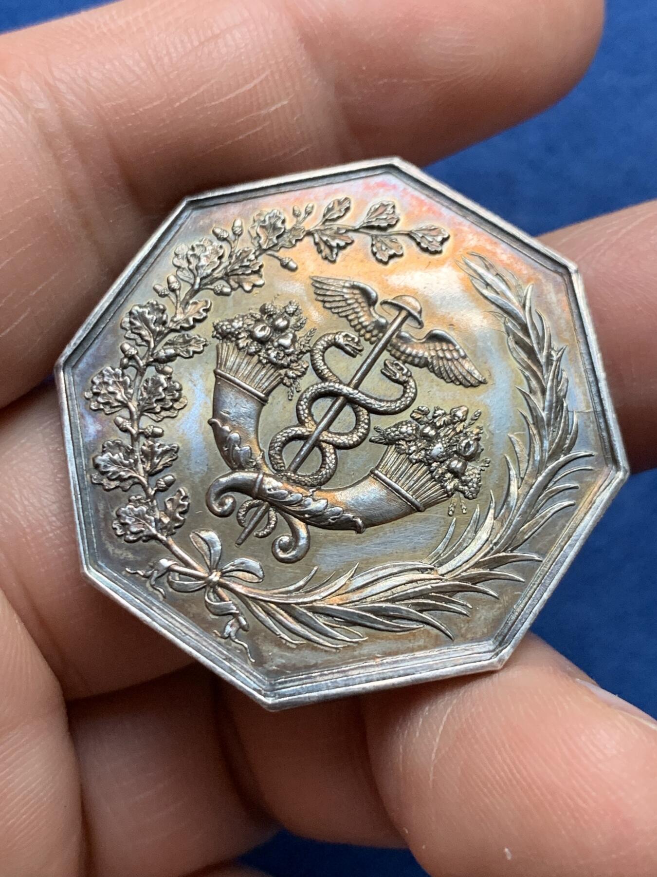 《竞宝斋》第481场 周日，周一 2场连拍 （全场包邮）20级店铺 欢迎送拍 法国八角银质代币，波尔多银行，18.62g，34.8mm，1842-1845船首边铭