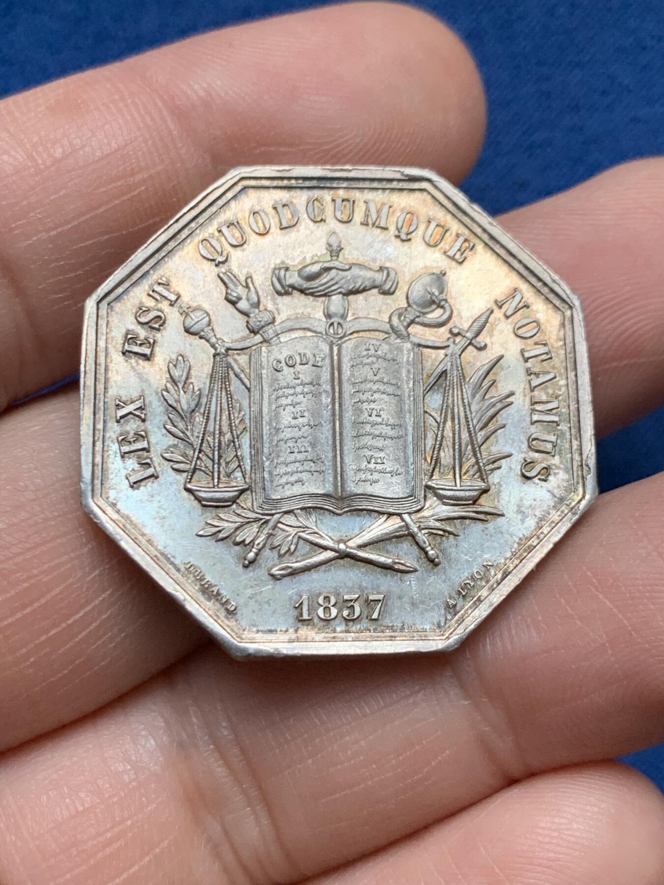 《竞宝斋》第481场 周日，周一 2场连拍 （全场包邮）20级店铺 欢迎送拍 法国维纳公证人八角银质代币 16克 32.4mm 丰饶角银标