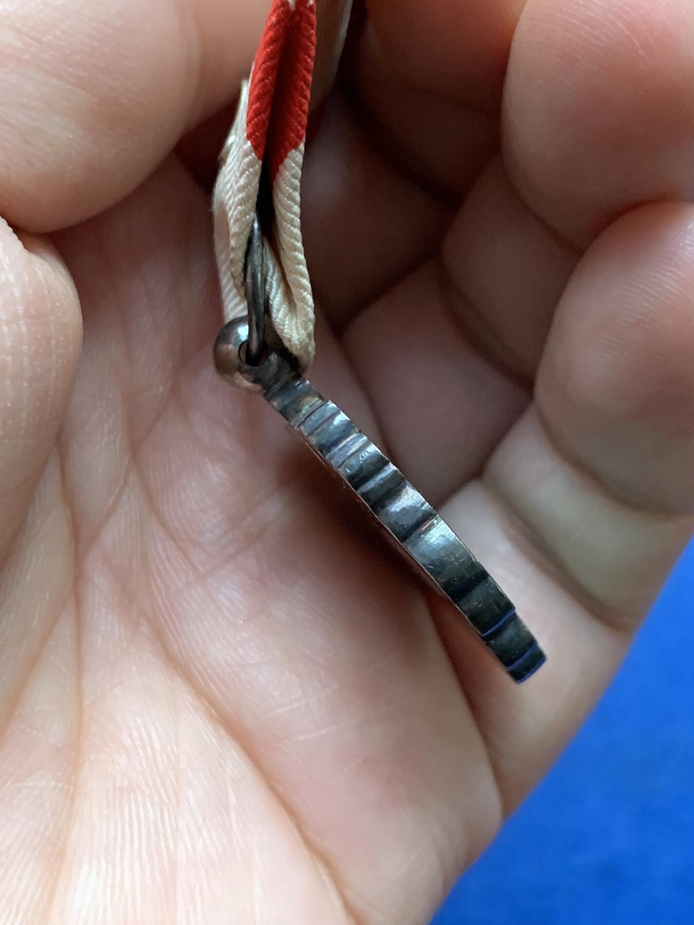 《竞宝斋》第481场 周日，周一 2场连拍 （全场包邮）20级店铺 欢迎送拍 日本勋七等桐叶章 总重21.6克