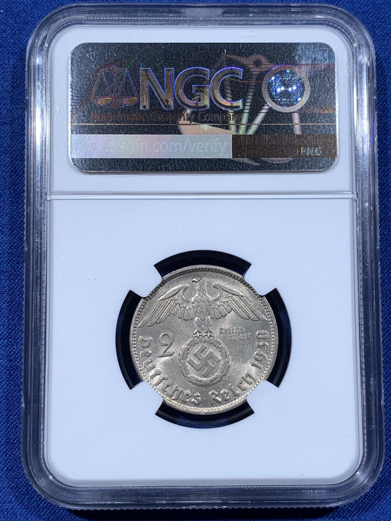 《竞宝斋》第481场 周日，周一 2场连拍 （全场包邮）20级店铺 欢迎送拍 NGC MS64 德三1938A兴登堡2马克银币 非常难得的分数，币面包浆舒适，观感不错