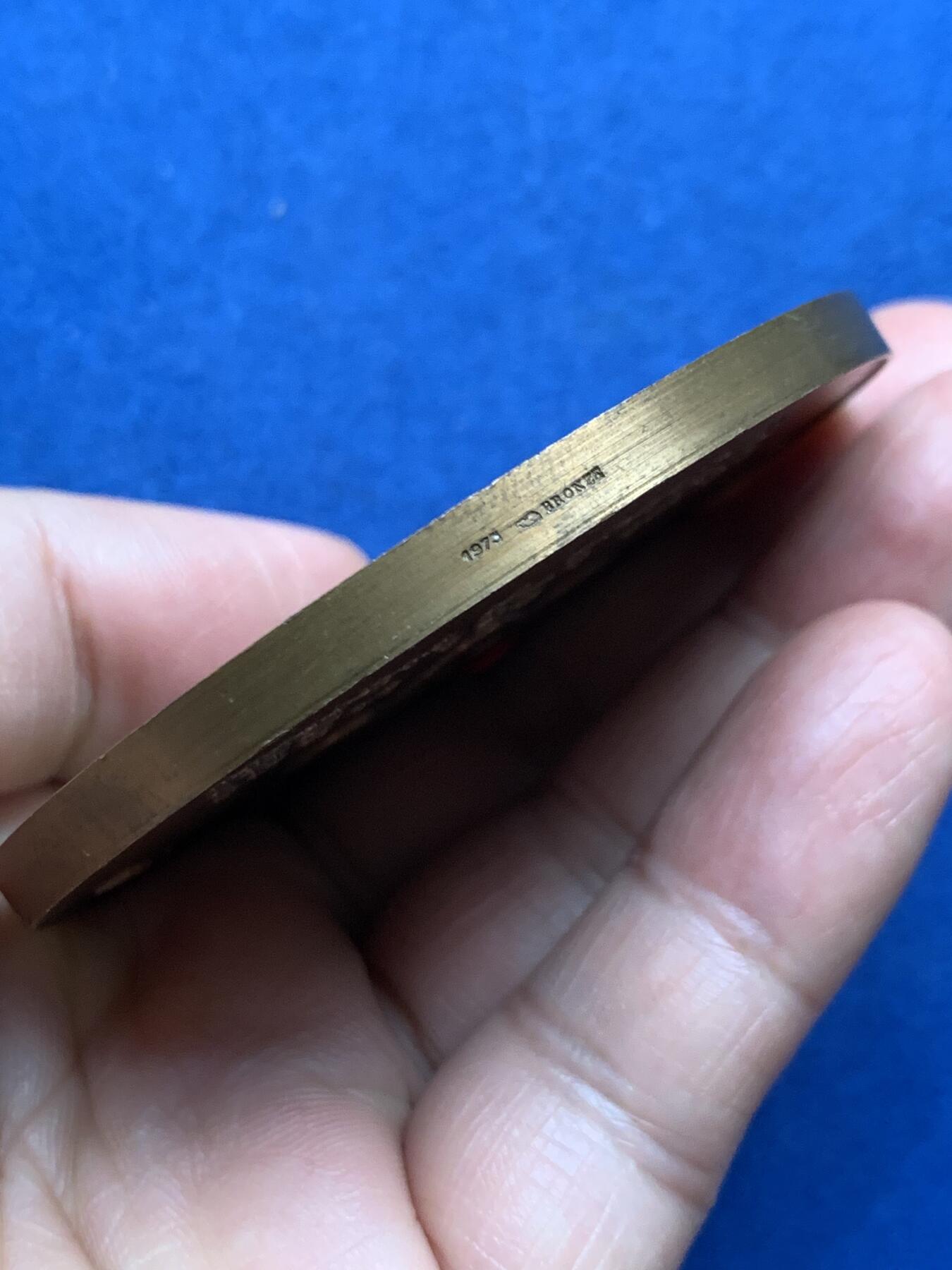 《竞宝斋》第481场 周日，周一 2场连拍 （全场包邮）20级店铺 欢迎送拍 法属科特迪瓦共和十三年纪念铜章 142.9克 67mm