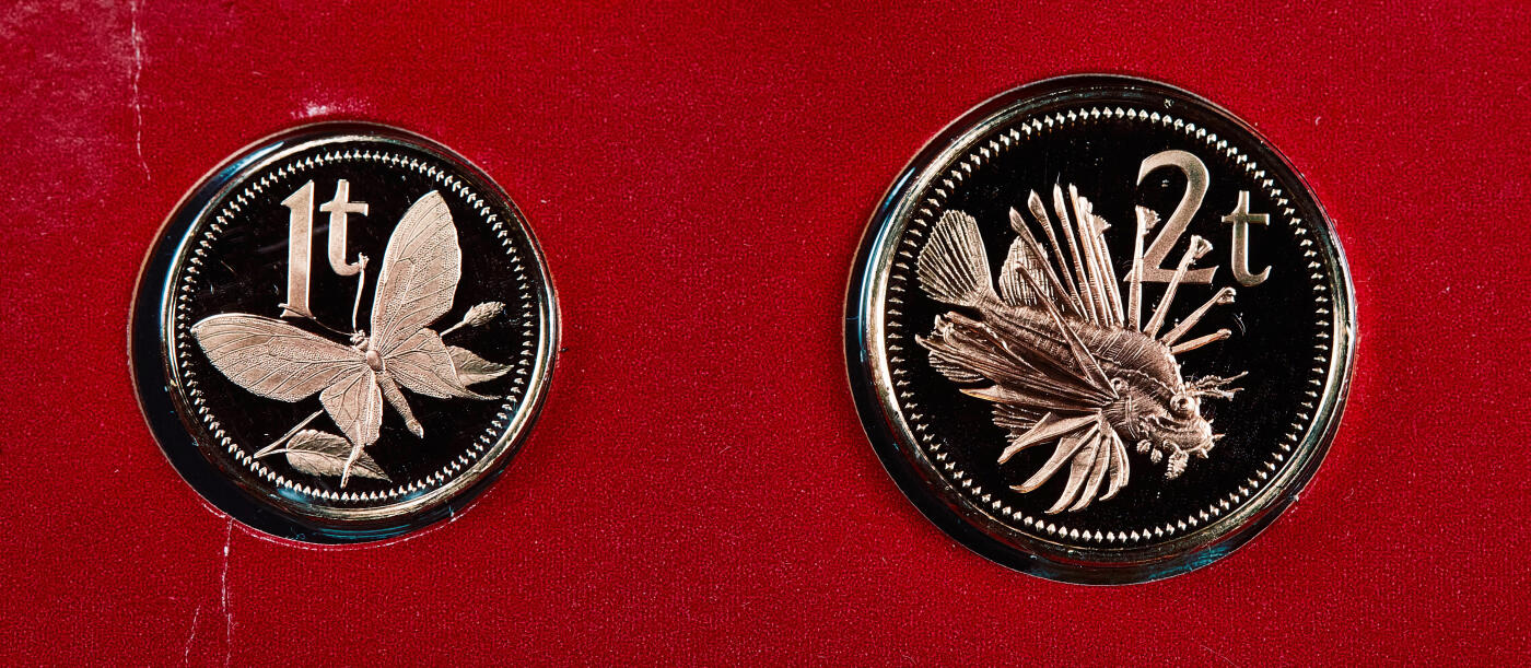 【俄甄集藏】满园春色-2026年(051)04-22星期三 晚 19:30 全场包邮 巴布亚新几内亚1980年1托伊-10基纳精制硬币9枚全套，原盒证，其中5基纳重27.6克，500银；10基纳重41.6克，925银，含纯银共52.28克，发行量2125套