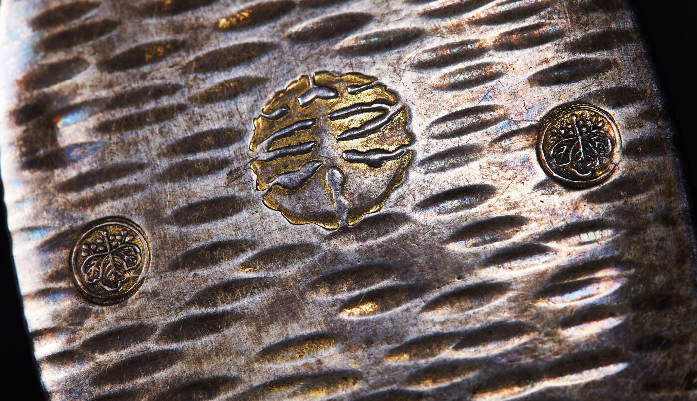 【俄甄集藏】满园春色-2026年(051)04-22星期三 晚 19:30 全场包邮 日本1957年东京美术俱乐部创立50周年大判型银盒，原盒，999银，纯手工，制作精美，长：85mm，宽50mm，厚：10mm，重量：43.6克