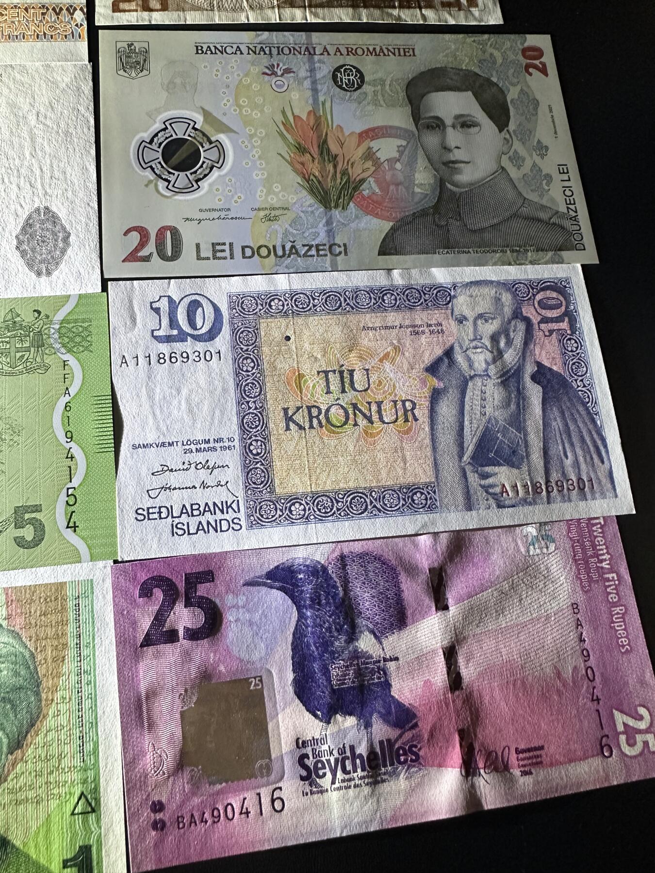 《外钞收藏家》第六百二十八期（精品百拍场）（长期征集拍品、欢迎藏友们联系合作） 卢森堡、奥地利、罗马尼亚、斐济等八张一起 有新有旧如图