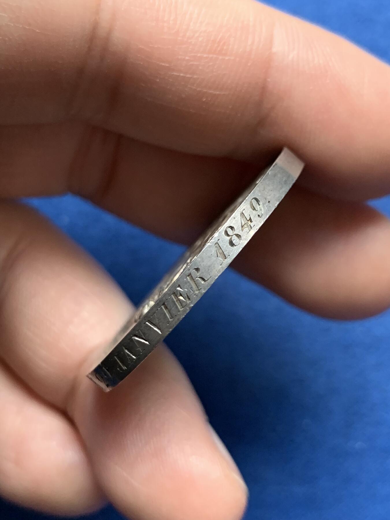 《竞宝斋》第481场 周日，周一 2场连拍 （全场包邮）20级店铺 欢迎送拍 法国1849年结婚纪念银章 33.2mm 16.75克 手指银标