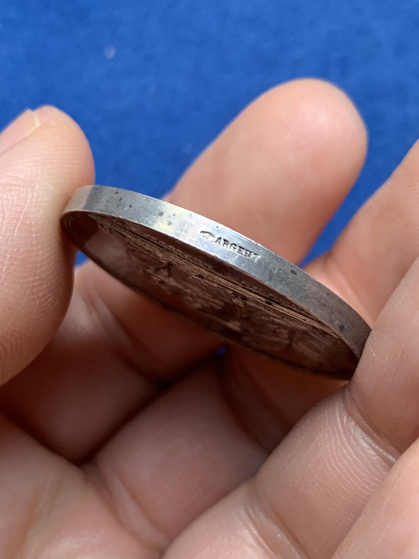 《竞宝斋》第481场 周日，周一 2场连拍 （全场包邮）20级店铺 欢迎送拍 法国1849年结婚纪念银章 33.2mm 16.75克 手指银标