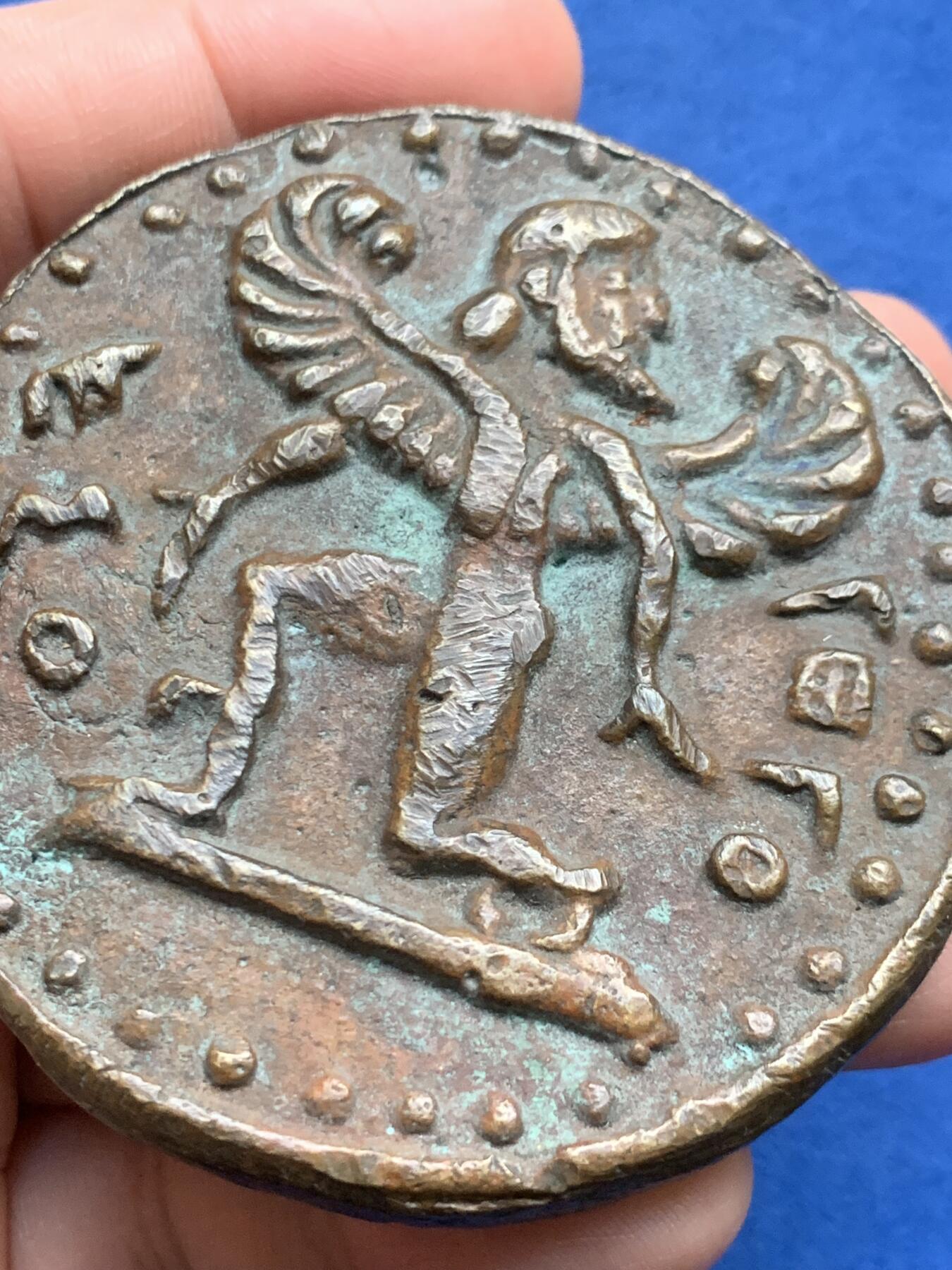 《竞宝斋》第481场 周日，周一 2场连拍 （全场包邮）20级店铺 欢迎送拍 古希腊造型大铜章 双面高浮雕 178克 65.5mm