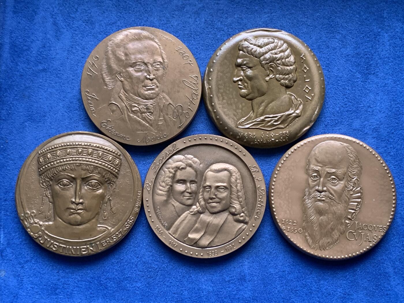 《竞宝斋》第481场 周日，周一 2场连拍 （全场包邮）20级店铺 欢迎送拍 五枚一组 法国存款与托管局纪念大铜章 58-59.8mm 总重640克