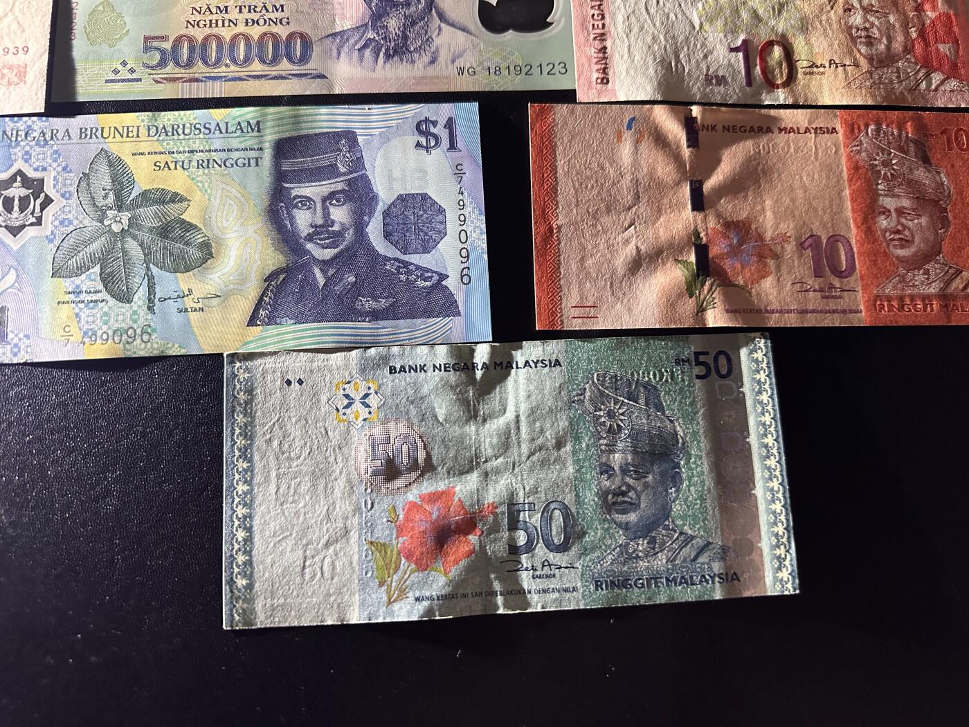 《外钞收藏家》第六百二十八期（精品百拍场）（长期征集拍品、欢迎藏友们联系合作） 印度、泰国、越南、马来西亚 10张一起 有新有旧 品相如图