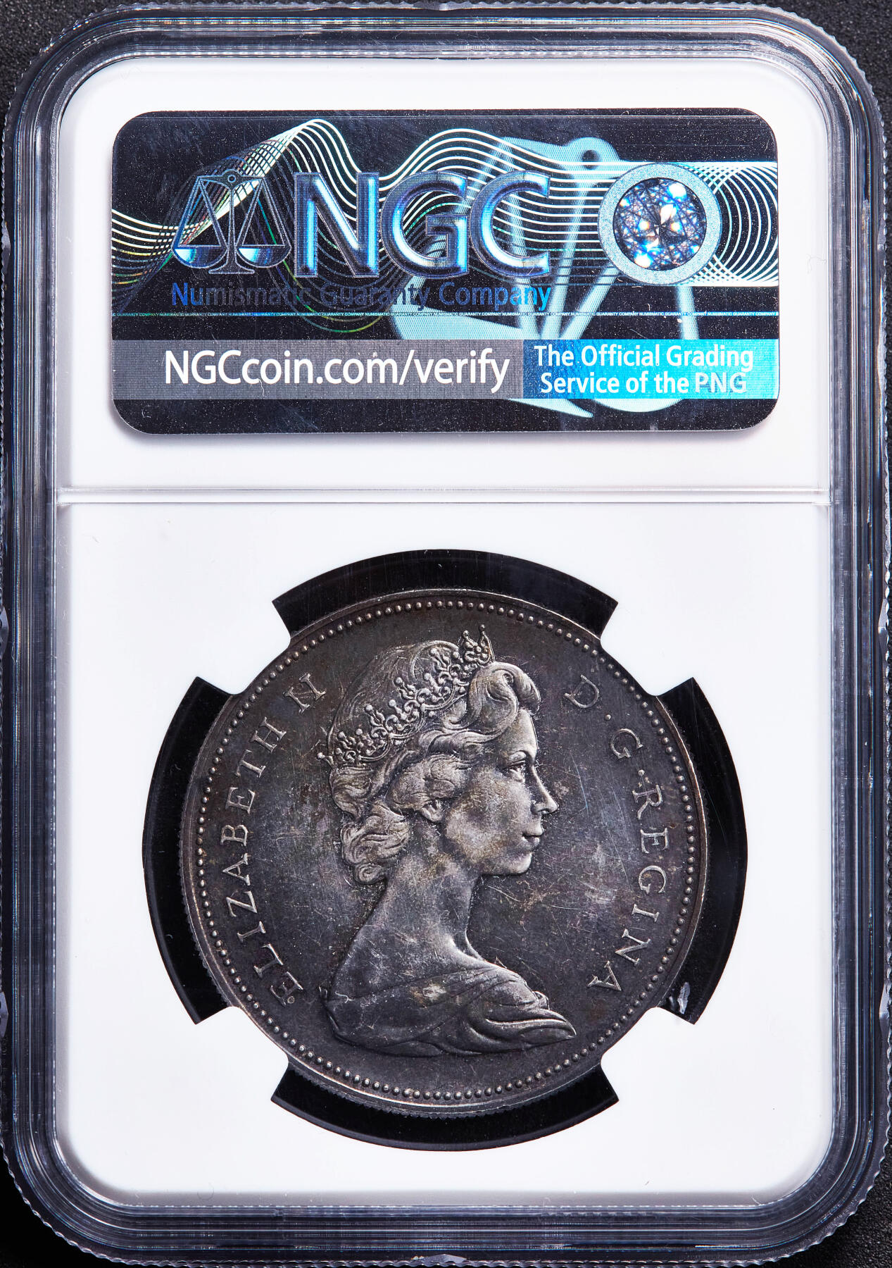 【俄甄集藏】满园春色-2026年(051)04-22星期三 晚 19:30 全场包邮 加拿大1967年纪念加拿大成立100周年加拿大鹅1元银币，NGC MS64，重23.33克，800银，原味酱彩包浆，币完好，划痕为盒子上