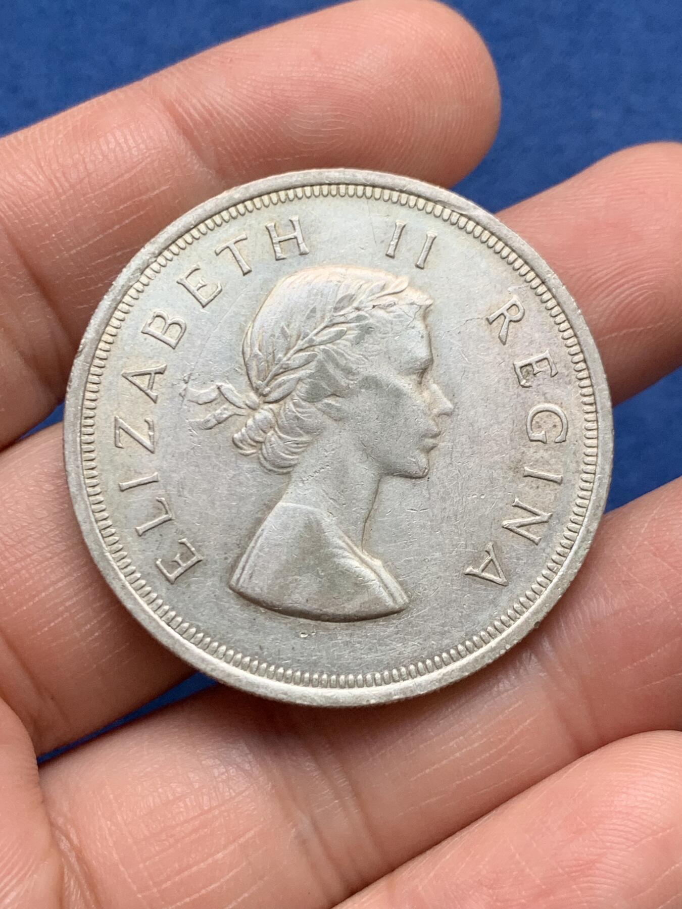 《竞宝斋》第481场 周日，周一 2场连拍 （全场包邮）20级店铺 欢迎送拍 英属南非1958年跳羚5先令纪念大银币 伊丽莎白二世头像