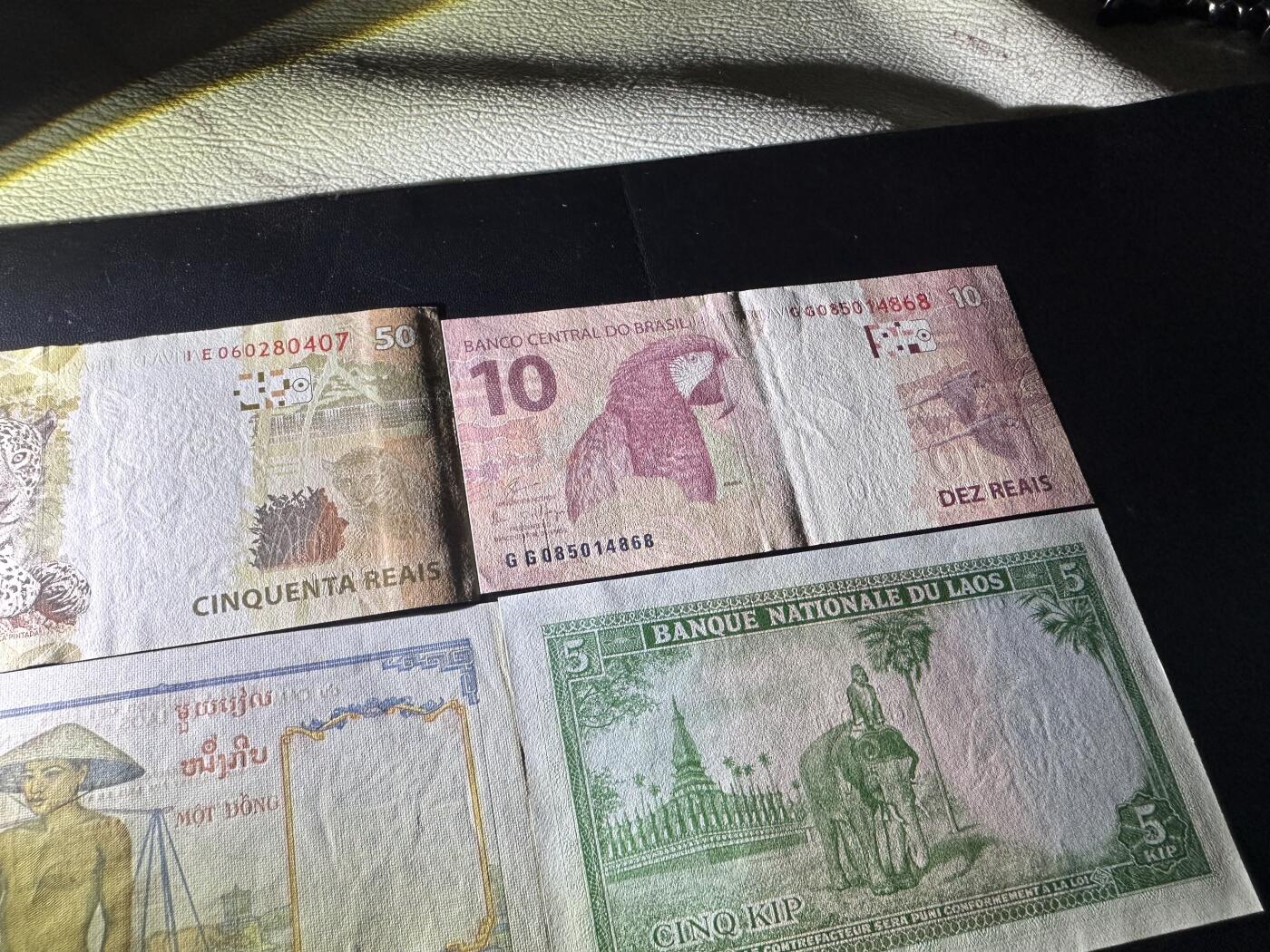 《外钞收藏家》第六百二十八期（精品百拍场）（长期征集拍品、欢迎藏友们联系合作） 巴西、东方汇理、老挝、东帝汶 五张一起 巴西50全新不绝 老挝全新 其他非全新