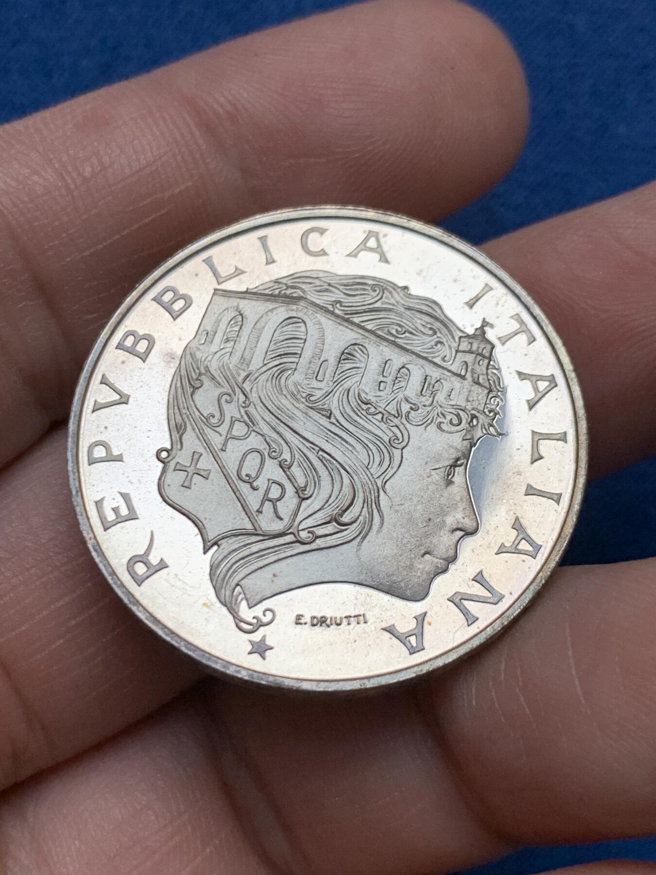 《竞宝斋》第481场 周日，周一 2场连拍 （全场包邮）20级店铺 欢迎送拍 意大利1991年米尔维奥桥500里拉银币，835银，罗马古桥主题，浮雕精美，历史感十足，品相很美，意大利建筑主题银币精品