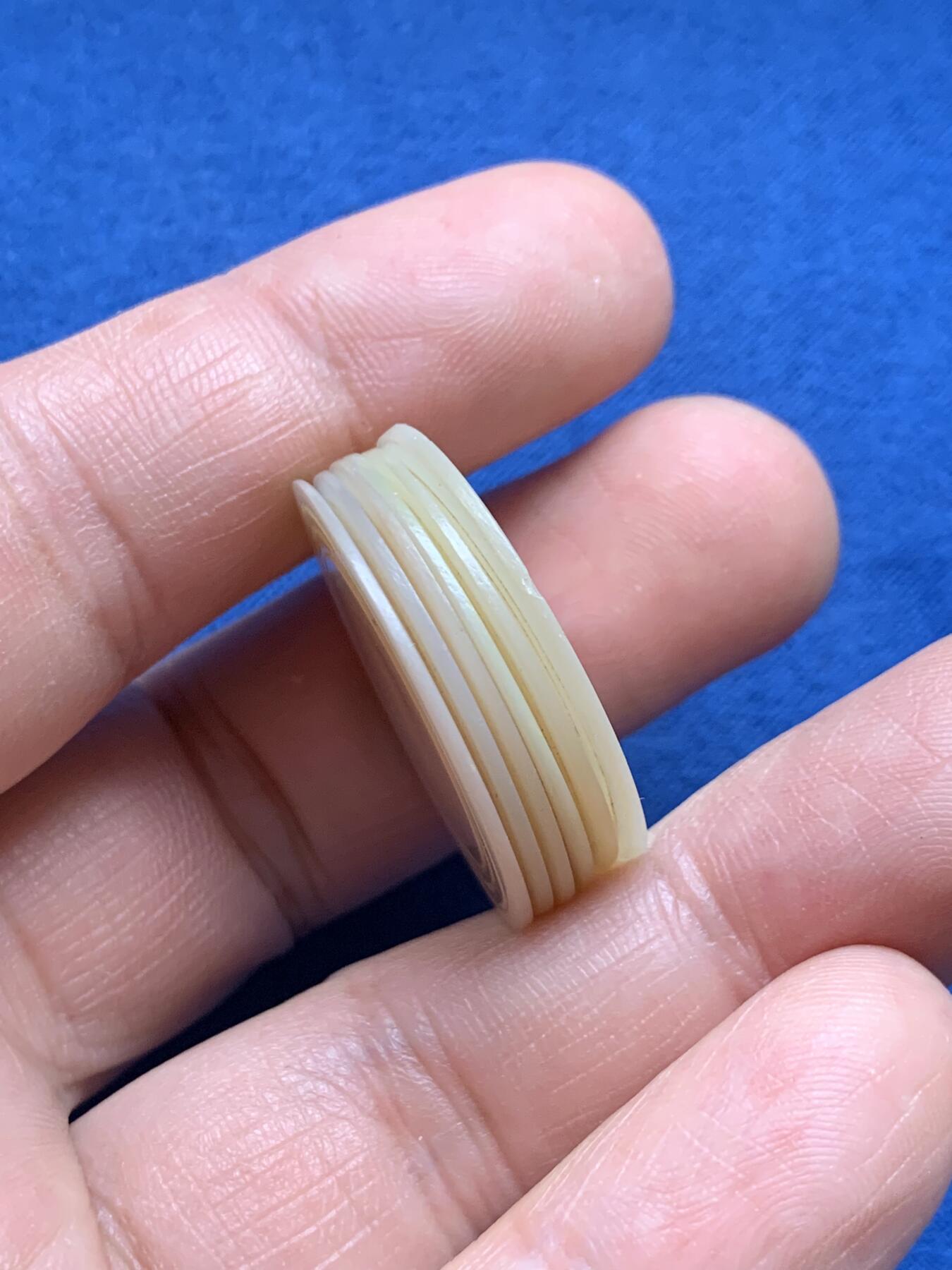 《竞宝斋》第481场 周日，周一 2场连拍 （全场包邮）20级店铺 欢迎送拍 六枚一组 清代螺钿筹码圆片，清代出口至欧美贵族的贝母制品，东方韵味，珠圆玉润，约27.5mm，总重10.6克。