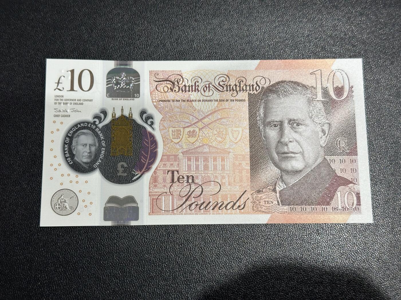 《外钞收藏家》第六百二十八期（精品百拍场）（长期征集拍品、欢迎藏友们联系合作） 英国查尔斯版10镑 全新UNC 尾970