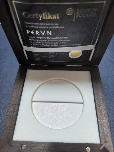 长老汇马年精选第十九场拍卖 纽埃2018年2元镶嵌木头仿古银币 古斯拉夫诸神系列-佩伦（雷神兼主神） 2盎司999银 发行量：500 盒证全 NGC MS69ANTIQUED