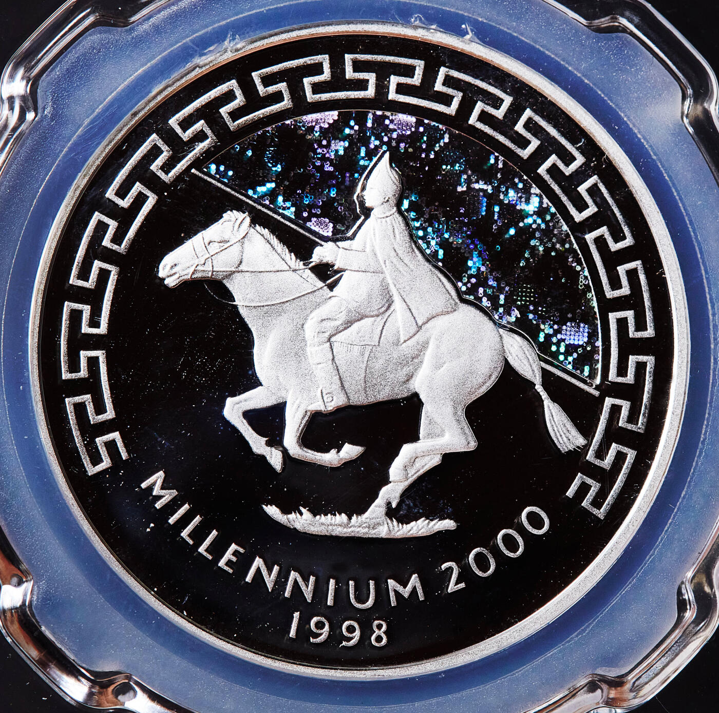 【俄甄集藏】满园春色-2026年(051)04-22星期三 晚 19:30 全场包邮 蒙古1998年迎接千禧年500图格里克全息投影精制大银币，信泰 PF69UC，重31.61克，925银，发行量10000枚