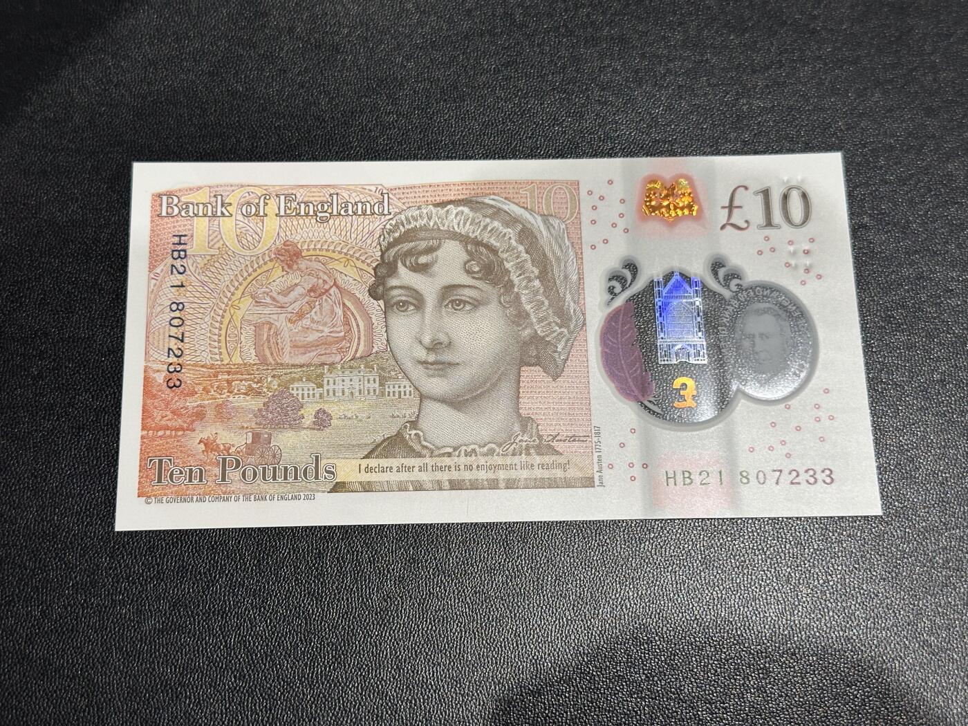 《外钞收藏家》第六百二十八期（精品百拍场）（长期征集拍品、欢迎藏友们联系合作） 英国查尔斯版10镑 全新UNC 尾7233 有视窗有划痕