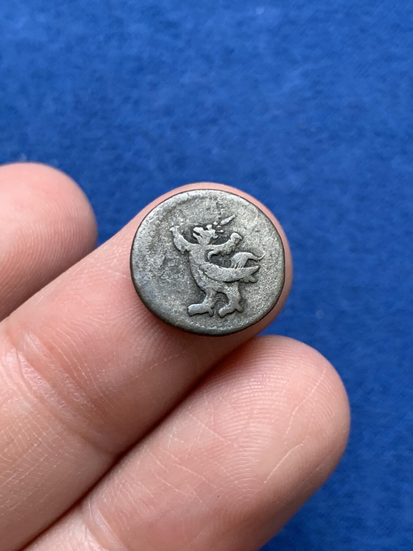 《竞宝斋》第481场 周日，周一 2场连拍 （全场包邮）20级店铺 欢迎送拍 两枚一组 柬埔寨金翅鸟银币和印支20分银币，1880年诺罗敦一世时期打制，面值2皮 ，难得老包浆，比同面值常见的