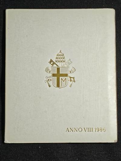 刘世昌艺术品销售中心～虎踞龙蟠*金杨在线联拍群第521期 梵蒂冈1986年硬币册（含7枚套币 ：10-1000里拉 ，硬币1000里拉是银币），品相如图。