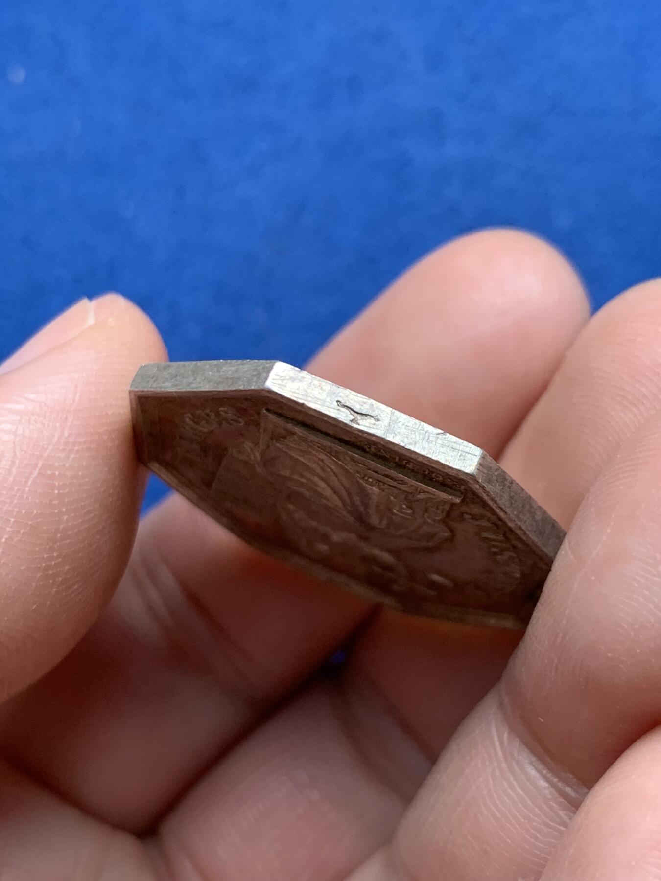 《竞宝斋》第481场 周日，周一 2场连拍 （全场包邮）20级店铺 欢迎送拍 法国图卢兹公证人八角银质代币，12.4克，30.6mm，油灯银标