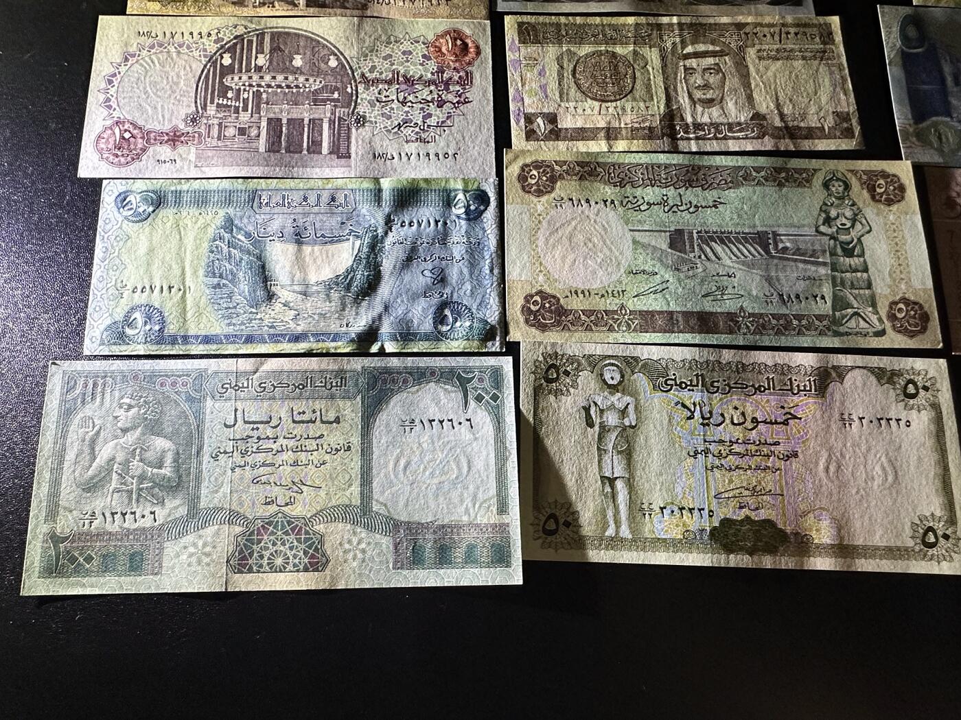 《外钞收藏家》第六百二十八期（精品百拍场）（长期征集拍品、欢迎藏友们联系合作） 埃及、巴林、卡塔尔等15张一起 大部分全新 有几张有折