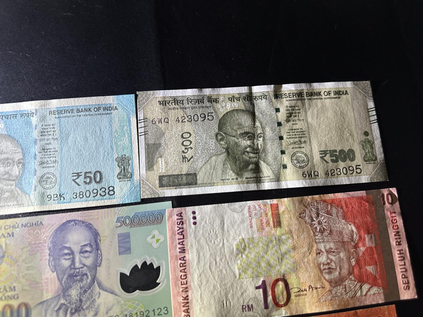 《外钞收藏家》第六百二十八期（精品百拍场）（长期征集拍品、欢迎藏友们联系合作） 印度、泰国、越南、马来西亚 10张一起 有新有旧 品相如图