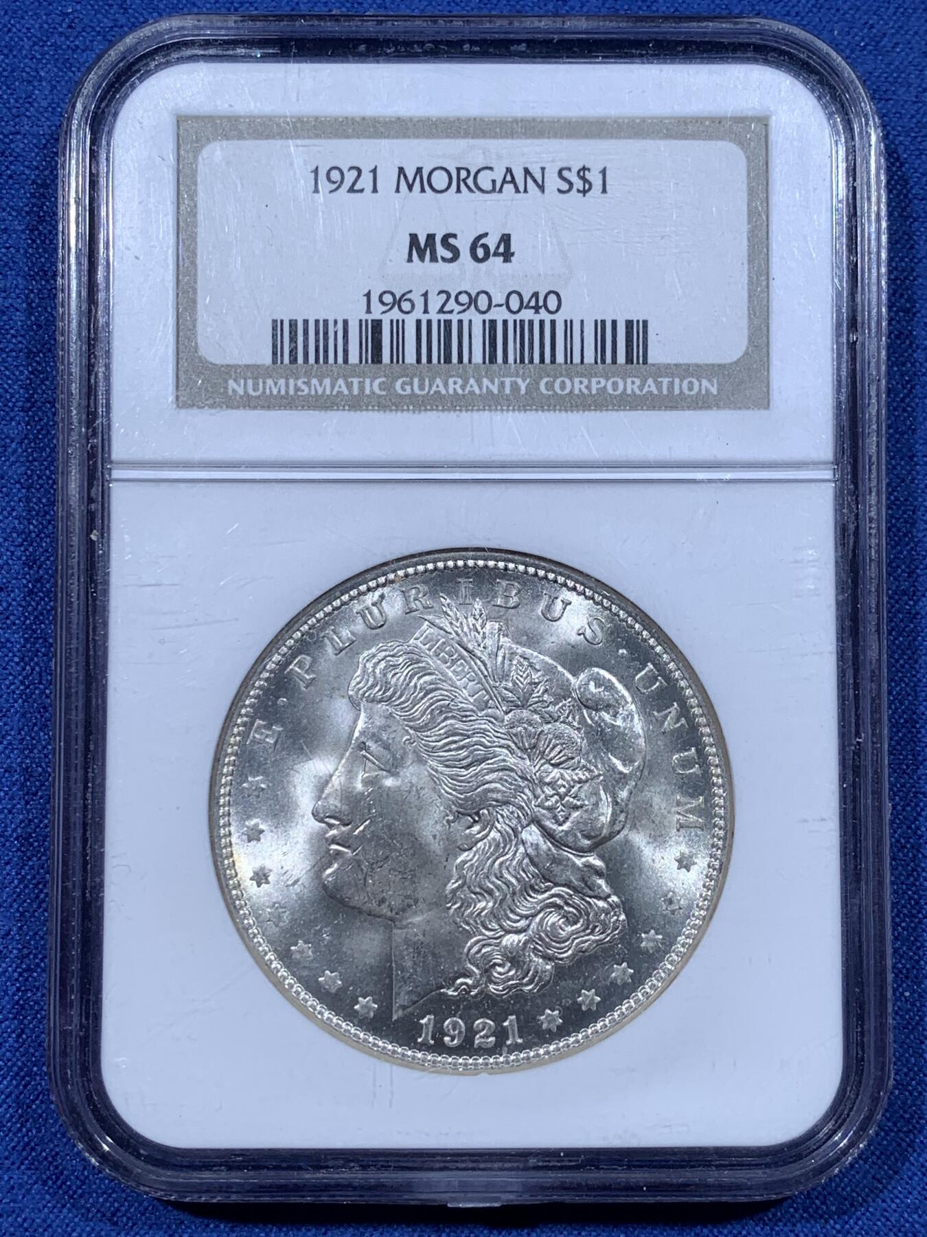 《竞宝斋》第481场 周日，周一 2场连拍 （全场包邮）20级店铺 欢迎送拍 NGC MS64 美国1921年摩根银币，光度好，老盒严评