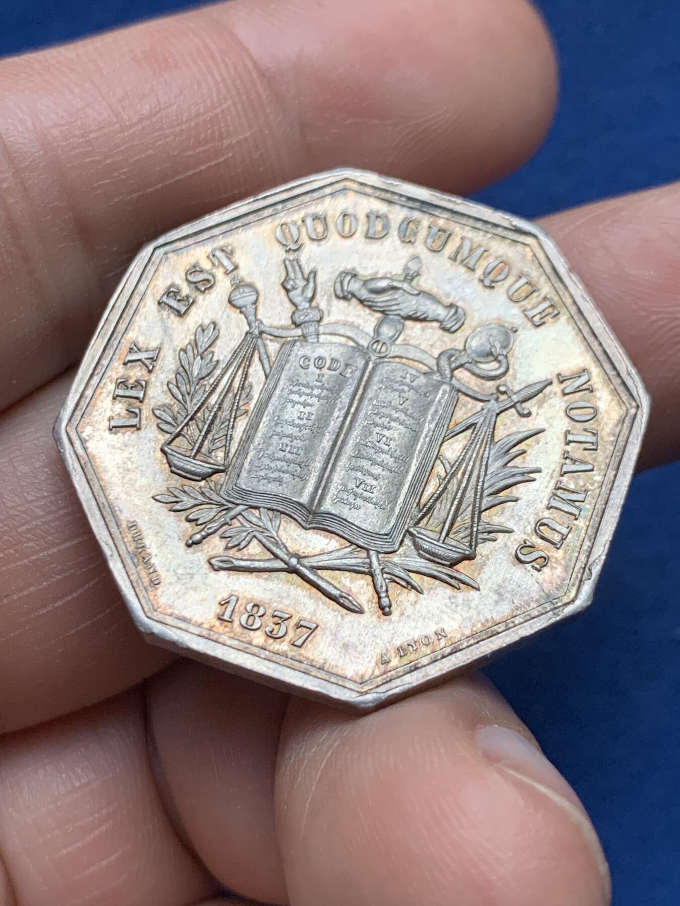 《竞宝斋》第481场 周日，周一 2场连拍 （全场包邮）20级店铺 欢迎送拍 法国维纳公证人八角银质代币 16克 32.4mm 丰饶角银标