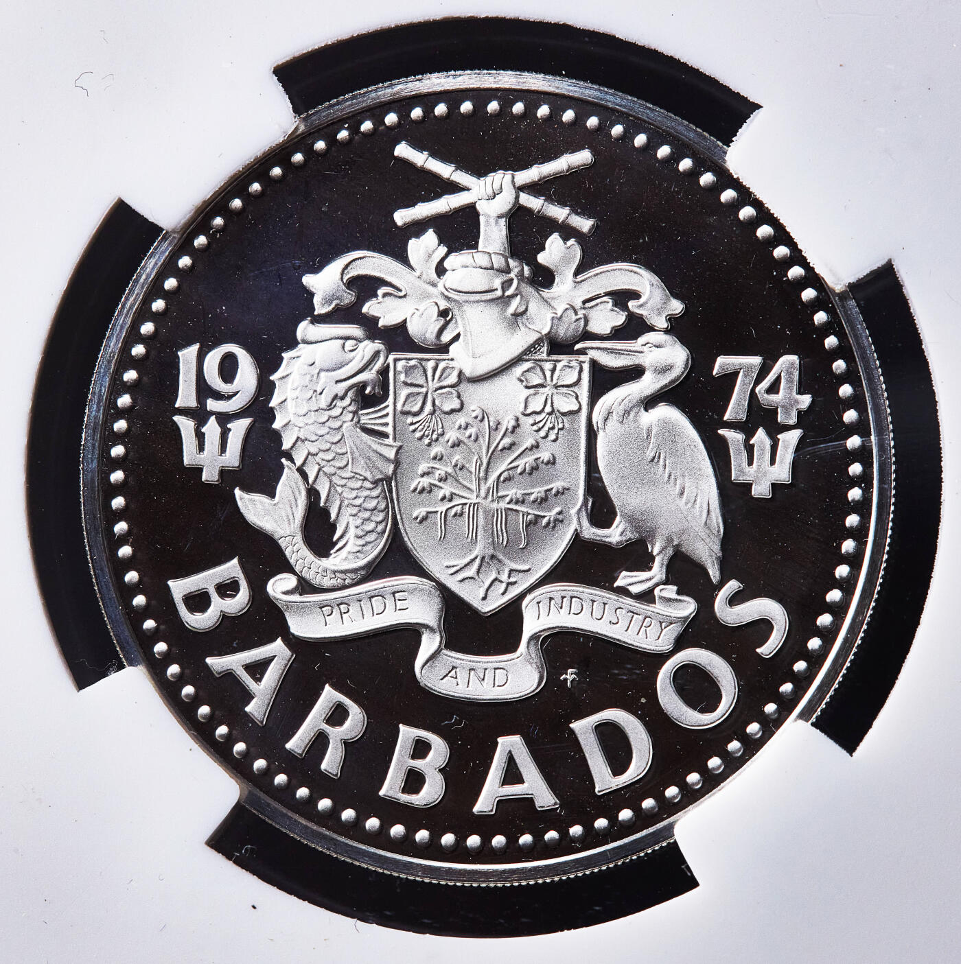 【俄甄集藏】满园春色-2026年(051)04-22星期三 晚 19:30 全场包邮 巴巴多斯1974年FM版海神10元精制大银币，信泰 PF69UC，重37.9克，925银，富兰克林造币厂出品