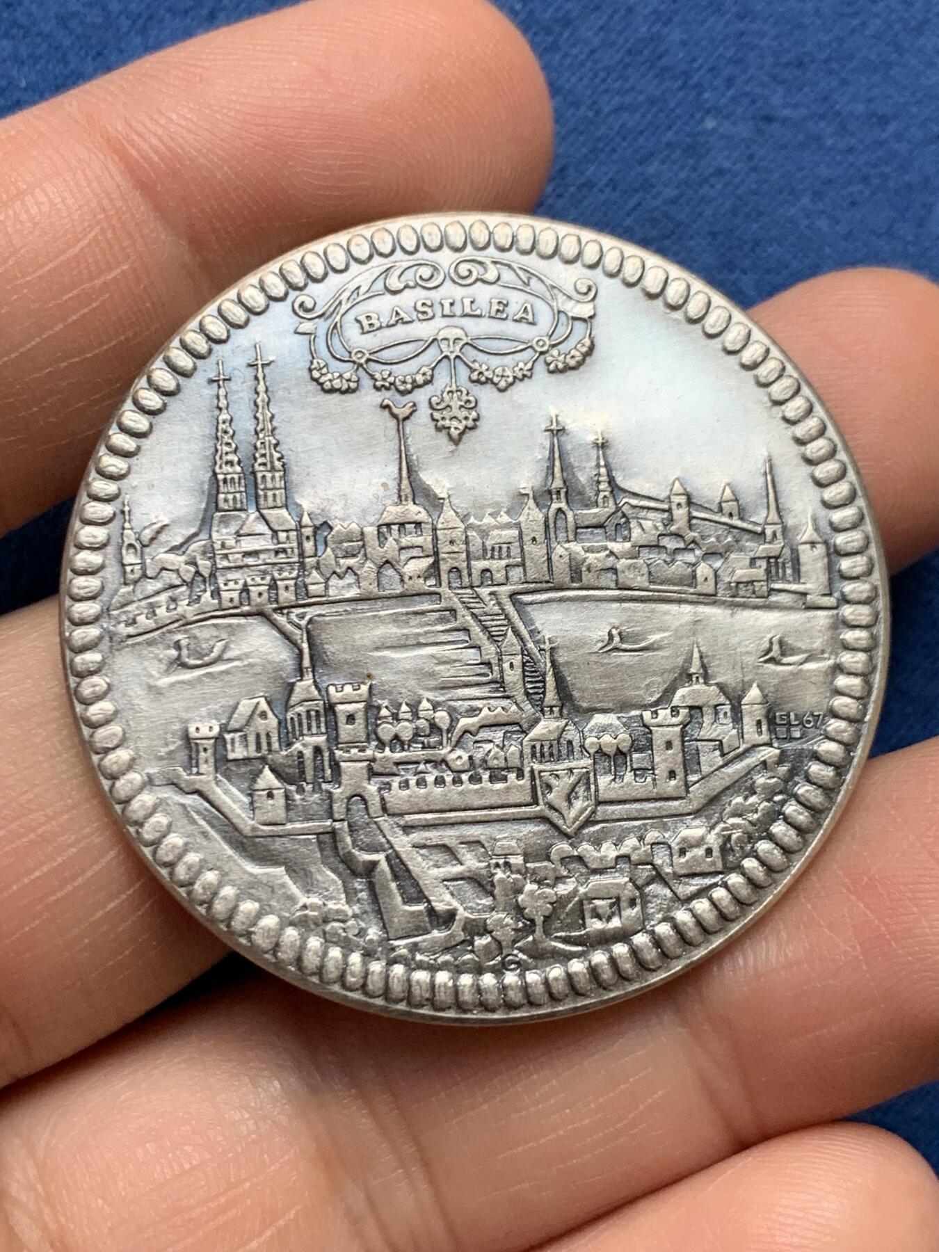 《竞宝斋》第481场 周日，周一 2场连拍 （全场包邮）20级店铺 欢迎送拍 后铸版 1967年瑞士巴塞尔城市景观飞龙纪念章，镀银材质，42mm，25.2克