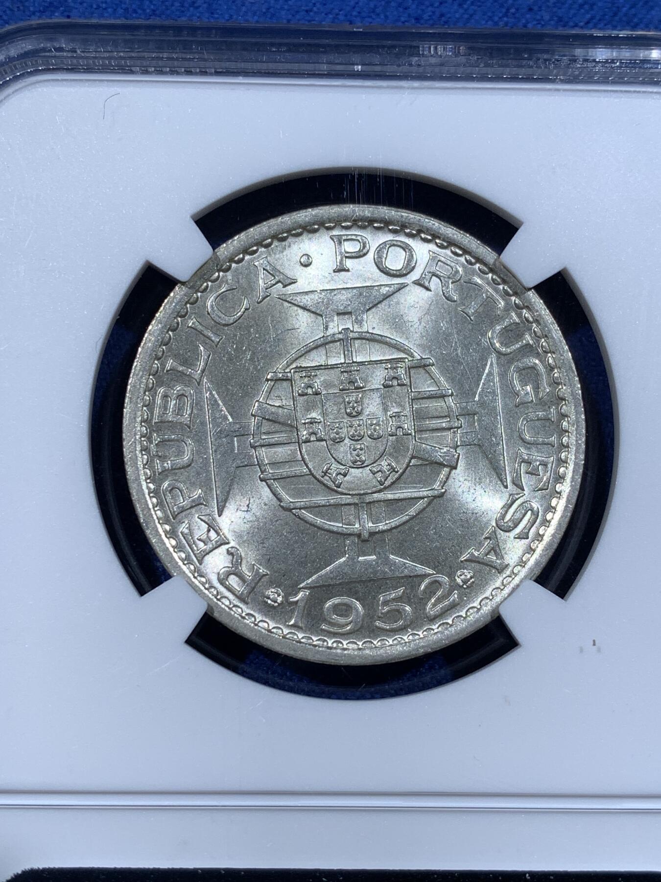 《竞宝斋》第481场 周日，周一 2场连拍 （全场包邮）20级店铺 欢迎送拍 NGC MS64 澳门1952年5元银币 转光强烈