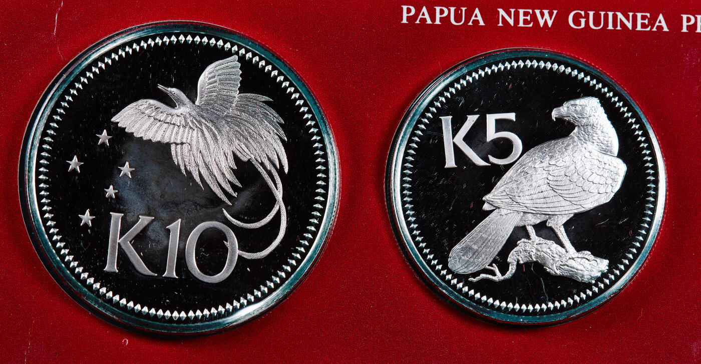 【俄甄集藏】满园春色-2026年(051)04-22星期三 晚 19:30 全场包邮 巴布亚新几内亚1980年1托伊-10基纳精制硬币9枚全套，原盒证，其中5基纳重27.6克，500银；10基纳重41.6克，925银，含纯银共52.28克，发行量2125套