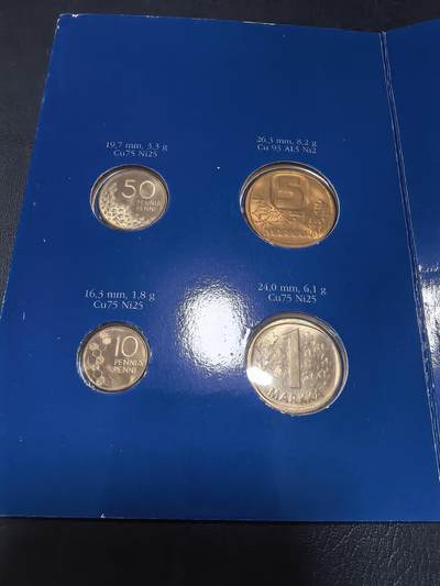 长老汇马年精选第十八场拍卖 1990芬兰4枚官方套币英文版，卡装，3500套