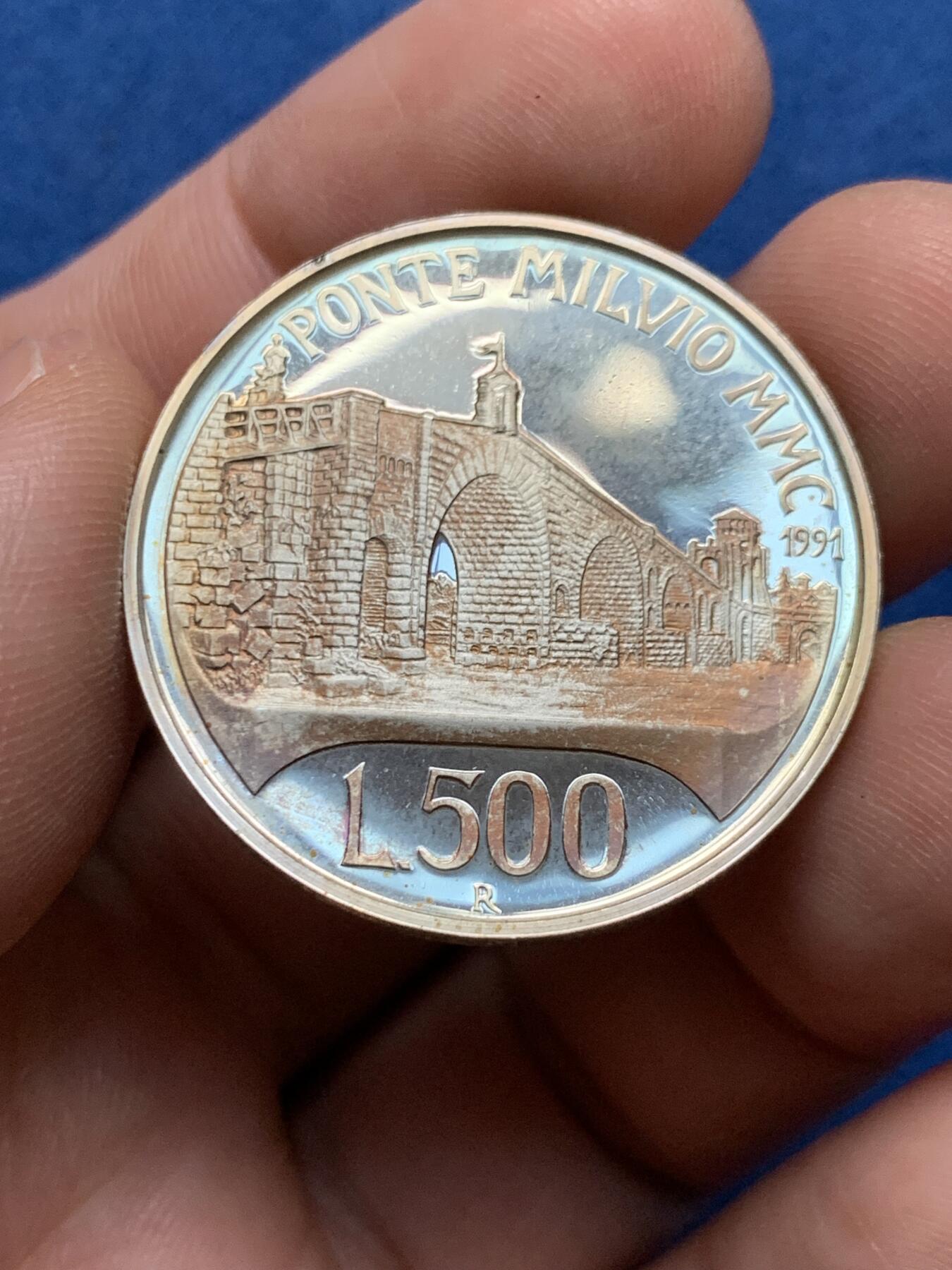 《竞宝斋》第481场 周日，周一 2场连拍 （全场包邮）20级店铺 欢迎送拍 意大利1991年米尔维奥桥500里拉银币，835银，罗马古桥主题，浮雕精美，历史感十足，品相很美，意大利建筑主题银币精品