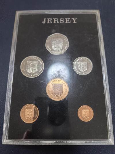 长老汇马年精选第十八场拍卖 - 1980泽西6枚精制套币，无外纸，1万套