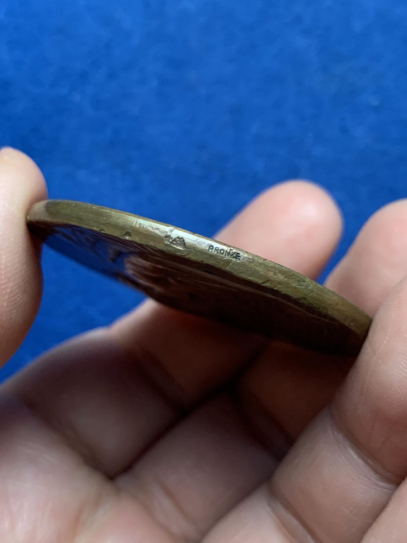 《竞宝斋》第481场 周日，周一 2场连拍 （全场包邮）20级店铺 欢迎送拍 音乐女神铜章 42.3克 46.2mm