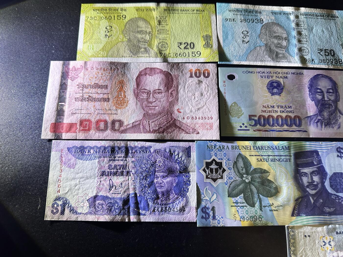 《外钞收藏家》第六百二十八期（精品百拍场）（长期征集拍品、欢迎藏友们联系合作） 印度、泰国、越南、马来西亚 10张一起 有新有旧 品相如图