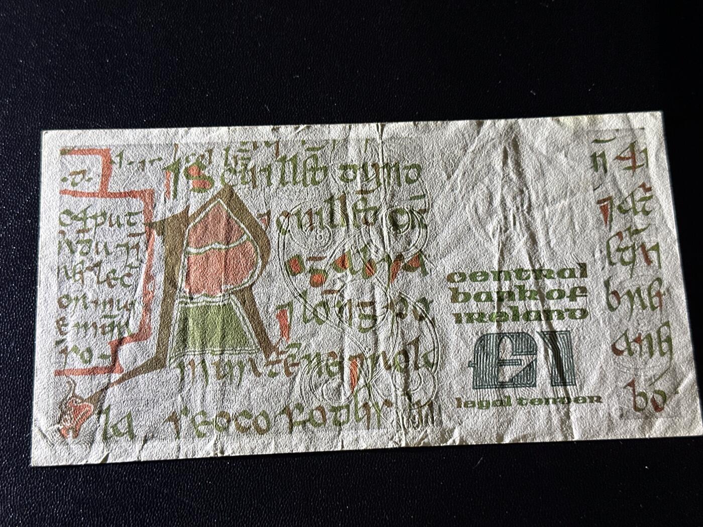 《外钞收藏家》第六百二十八期（精品百拍场）（长期征集拍品、欢迎藏友们联系合作） 1977年爱尔兰1镑 非全新 补号