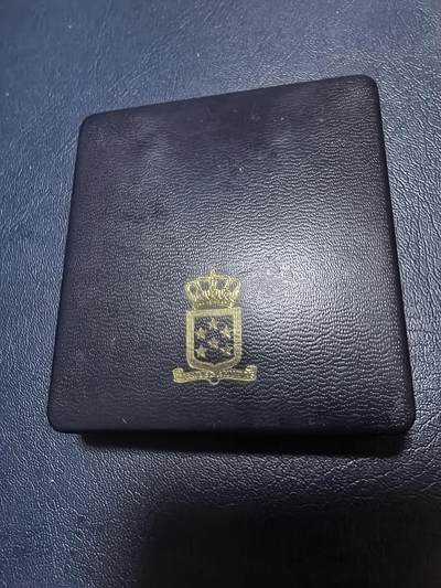 长老汇马年精选第十九场拍卖 荷属安德列斯群岛1982年50盾精制银币 伊曼纽尔犹太教堂 925银25克 发行量：1万 带盒，盒子有裂