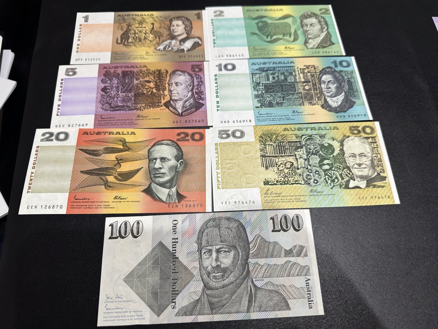 《外钞收藏家》第六百二十八期（精品百拍场）（长期征集拍品、欢迎藏友们联系合作） 澳大利亚纸币版7张一起 1和2元全新、5和10元UNC-、20、50、100元AU