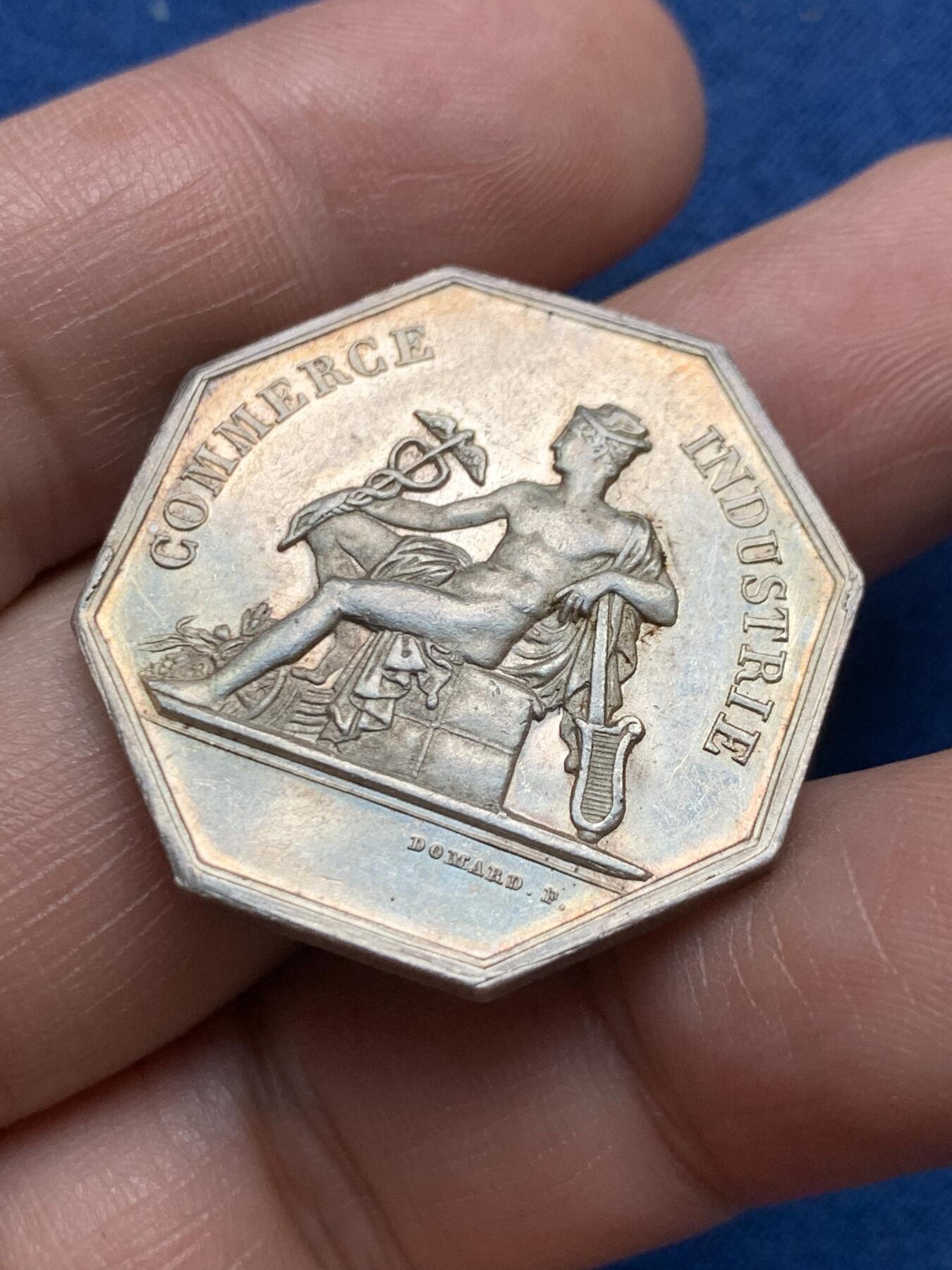 《竞宝斋》第481场 周日，周一 2场连拍 （全场包邮）20级店铺 欢迎送拍 法国卡尔卡松商会八角银质代币，正面墨丘利背丰饶角月桂都象征商业，丰饶角ARGENT，重约14.1克，30.8mm