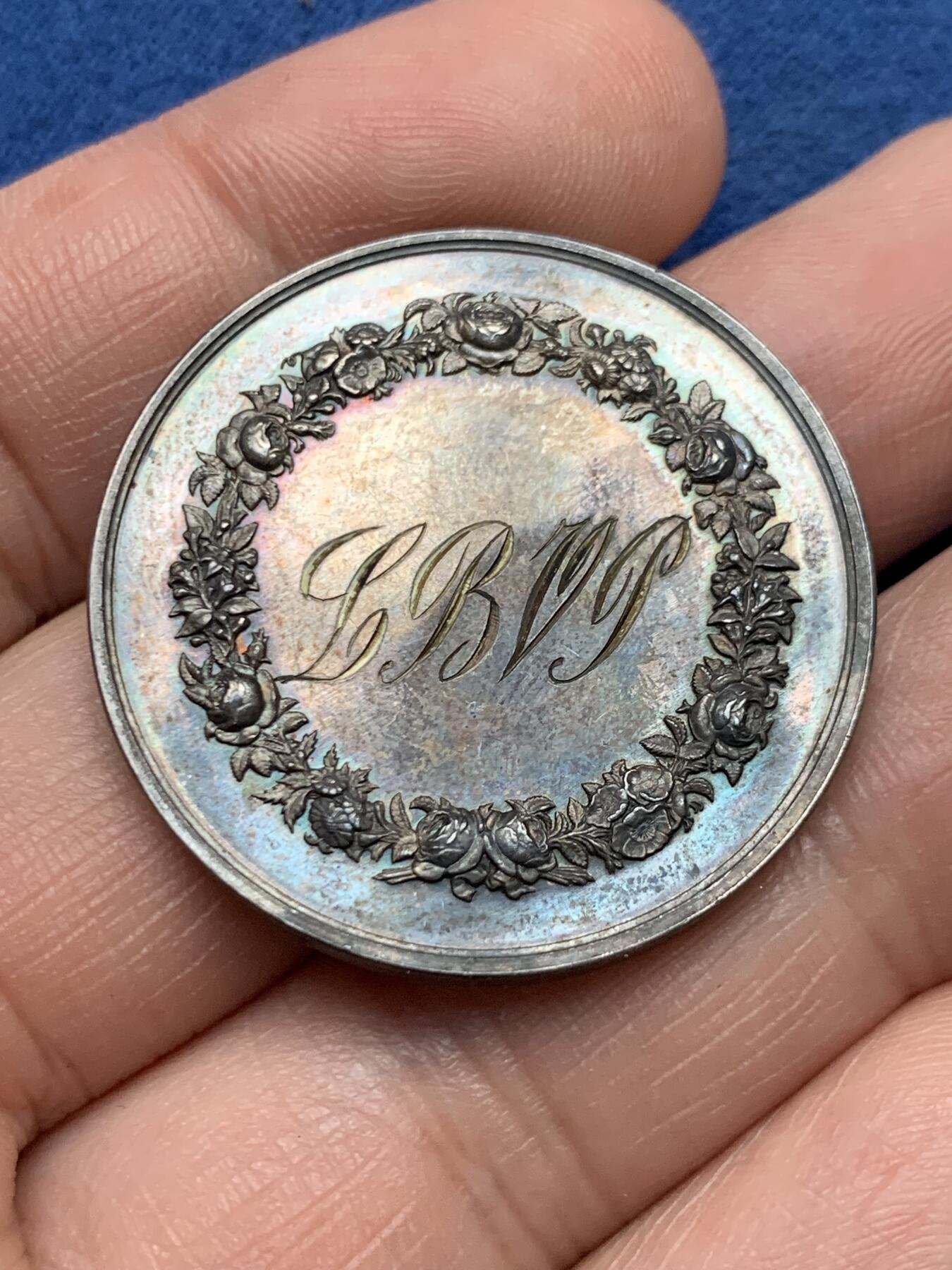 《竞宝斋》第481场 周日，周一 2场连拍 （全场包邮）20级店铺 欢迎送拍 法国结婚纪念银章，15.65g，33.7mm，1879蜜蜂边铭