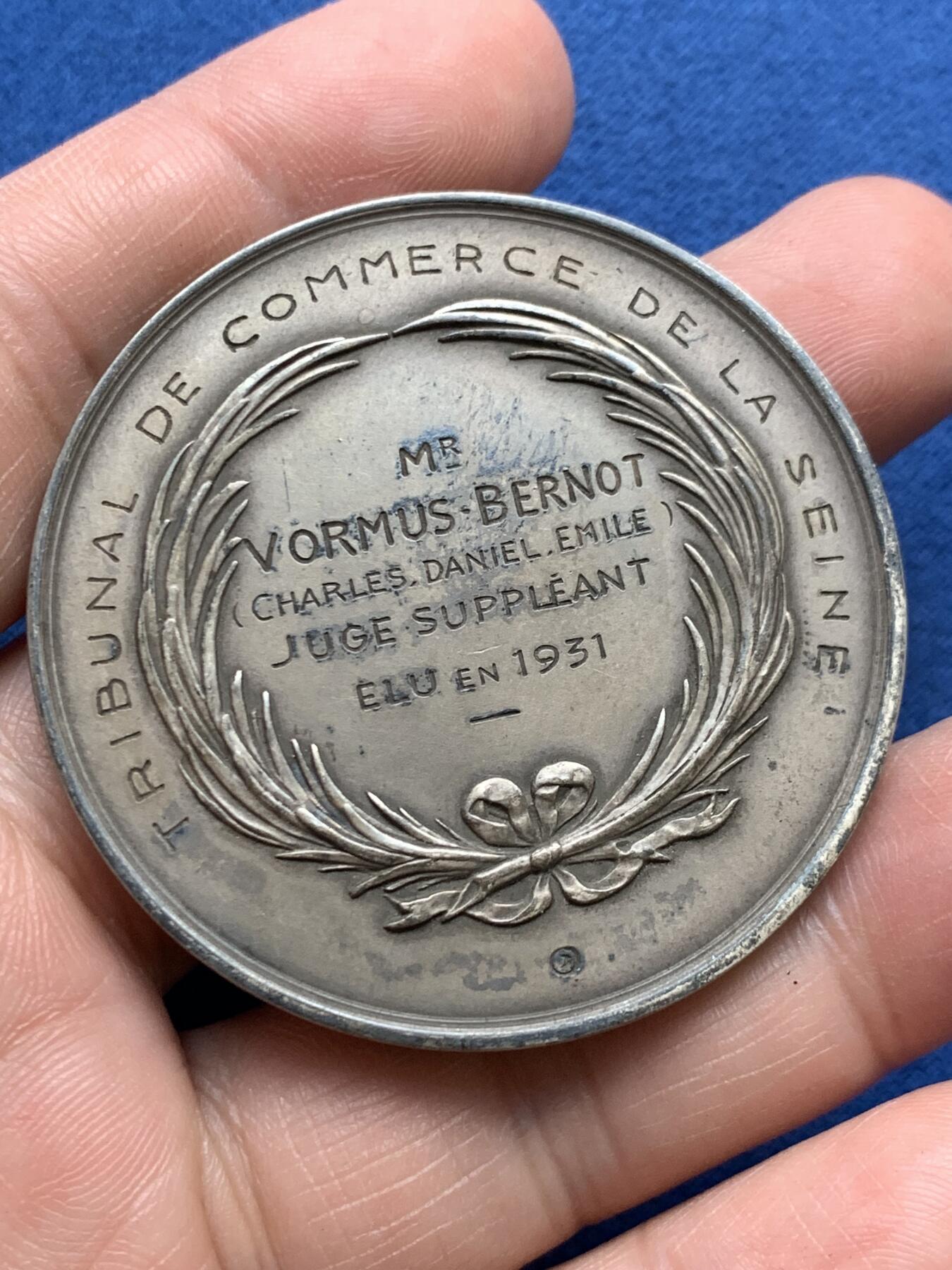 《竞宝斋》第481场 周日，周一 2场连拍 （全场包邮）20级店铺 欢迎送拍 法国塞纳省商业法庭银章 57.8克 50mm 丰饶角2银标 带盒