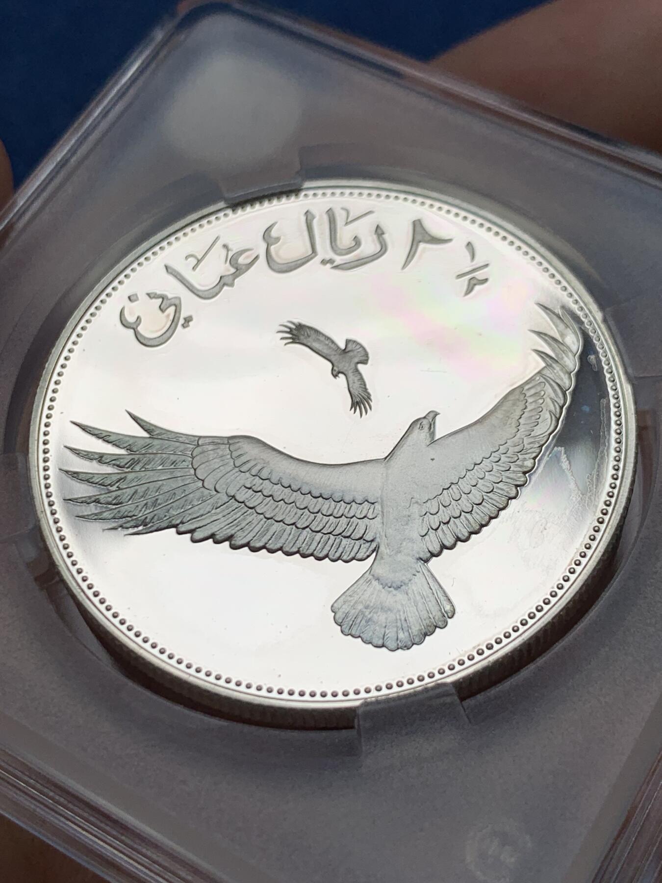 《竞宝斋》第481场 周日，周一 2场连拍 （全场包邮）20级店铺 欢迎送拍 阿曼1987年WWF-韦罗之鹰2.5里亚尔精制银币 ，重28克，925银，少见品种，打制细腻，意境优美