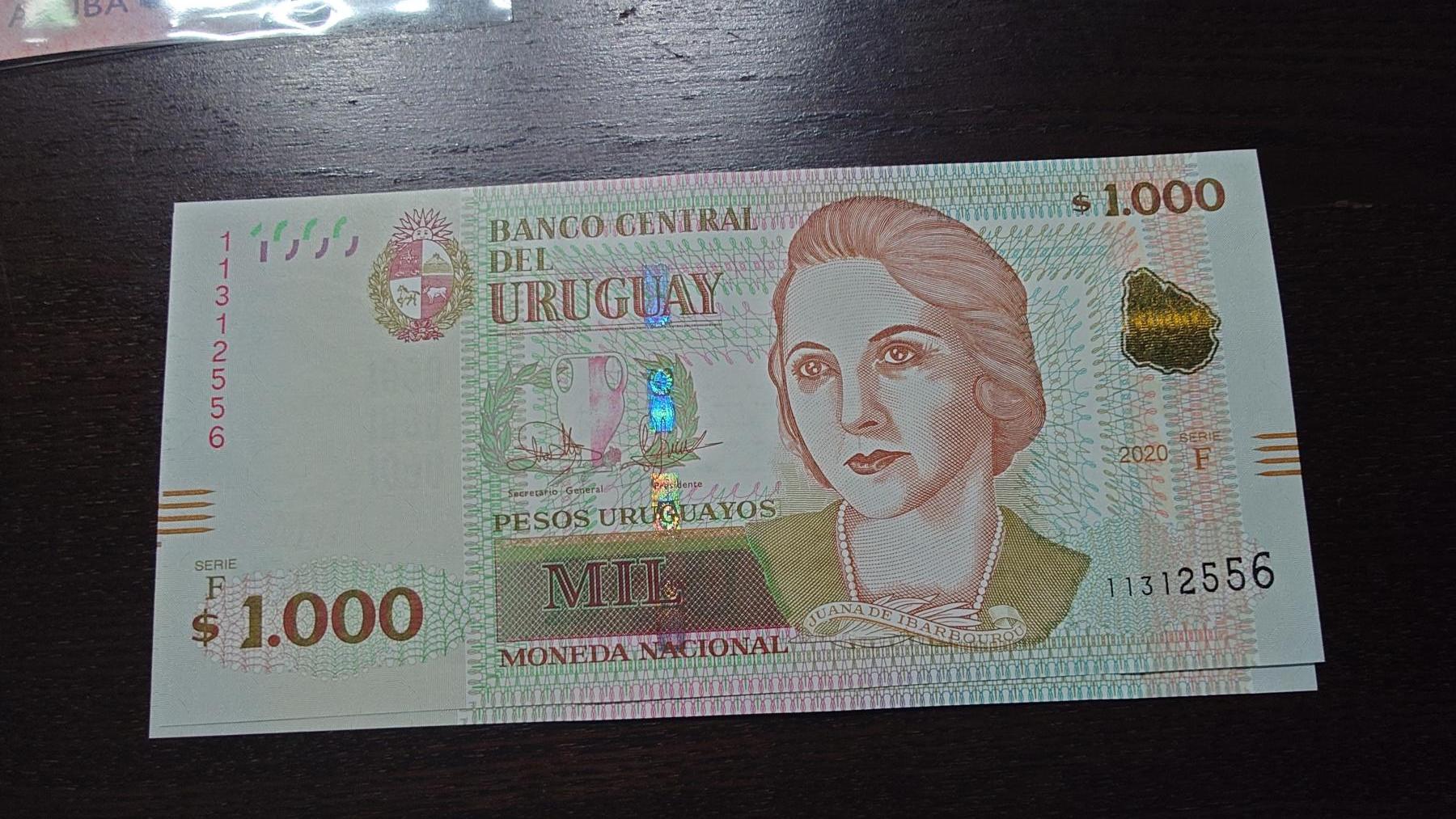 世界钱币～微拍第245期暨2026年第26期  新货卖剩品种部分上架提供选购【有看中的就一开始就出价，别为了晚付几天押金拖到最后，这里没出价的只要群里卖掉了就会撤】 2020年乌拉圭 1000比索 全新绝品无47尾号556